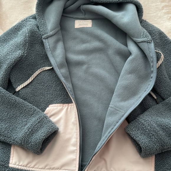 Jaanuu thick and warm fleece jacket size Medium - Picture 3 of 4